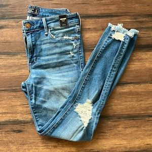 NWT Abercrombie & Fitch, low rise ankle distress jeans, size 27